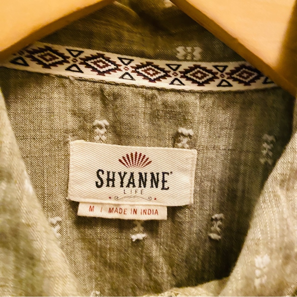 ⭐️ Shyanne Life Women's Olive Dobby Core Long Sleeve - Picture 5 of 7